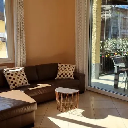 Casa Favorita Semesterbostad Colico